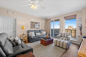 Condo, 3 Bedrooms | Living area