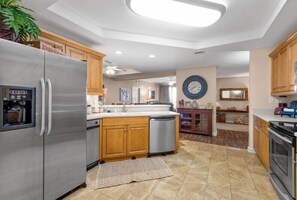 Condo, 3 Bedrooms | Private kitchen | Fridge, oven, coffee/tea maker, toaster