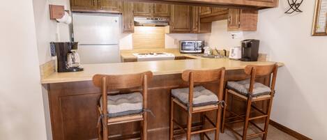 コンドミニアム 1 ベッドルーム | 専用キッチン | 冷蔵庫、オーブン、コーヒー / ティーメーカー、トースター