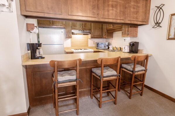 Condo, 1 Bedroom | Private kitchen | Fridge, oven, coffee/tea maker, toaster