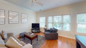 Condo, 1 Bedroom | Living area