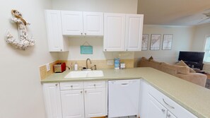 Condo, 1 Bedroom | Interior