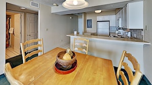 Condo, 2 Bedrooms | Dining