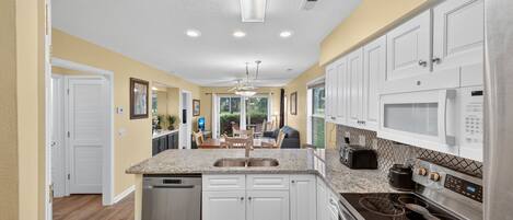 Condo, 2 Bedrooms | Private kitchen | Fridge, oven, coffee/tea maker, toaster