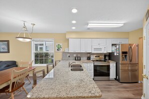 Condo, 2 Bedrooms | Private kitchen | Fridge, oven, coffee/tea maker, toaster - River Oaks 5c 2 Bedroom Condo (Myrtle Beach)