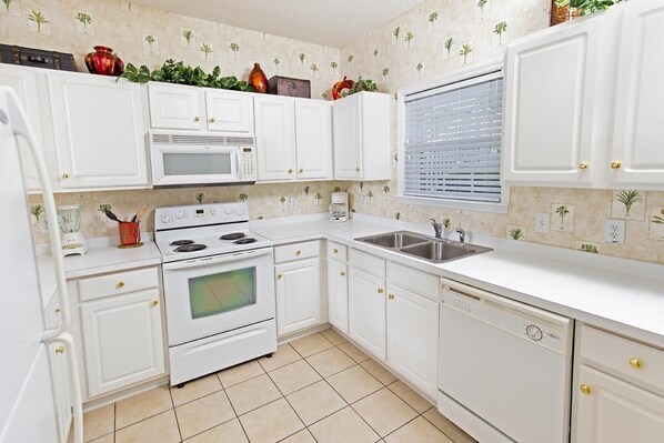 Condo, 2 Bedrooms | Private kitchen
