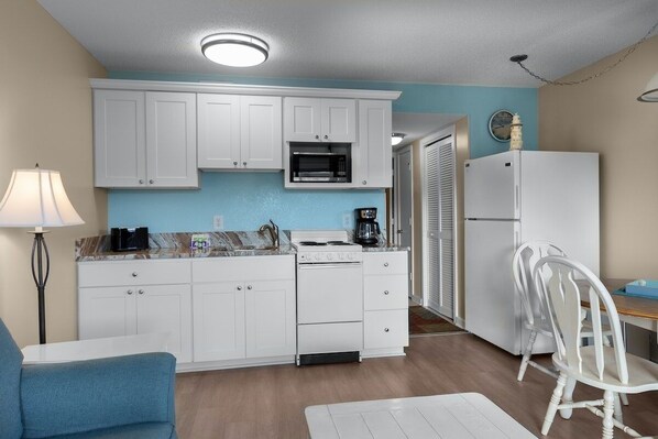 Condo, 1 Bedroom | Private kitchen | Fridge, oven, coffee/tea maker, toaster