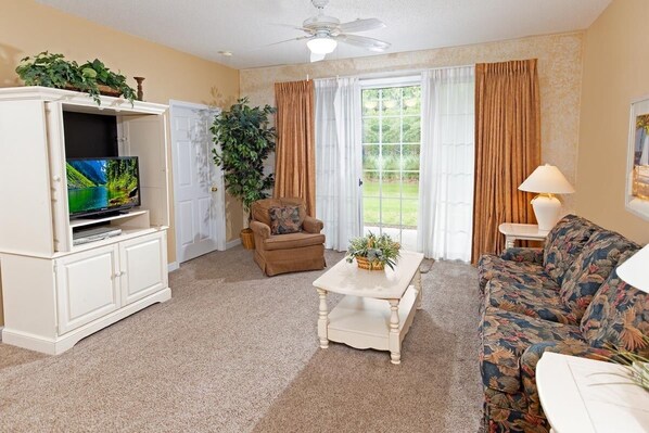 Condo, 2 Bedrooms | Living area