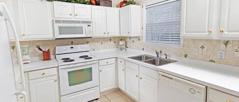Condo, 2 Bedrooms | Private kitchen | Fridge, oven, coffee/tea maker, toaster