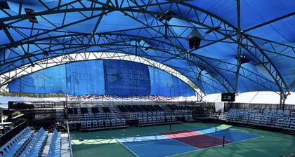 Naples Park Cottage 106th 6 Blocks Off Ocean 2 Bedroom Home