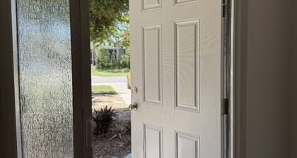Naples Park Cottage 106th 6 Blocks Off Ocean 2 Bedroom Home