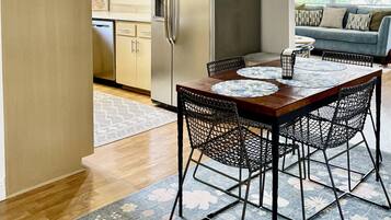 House, 2 Bedrooms | Dining