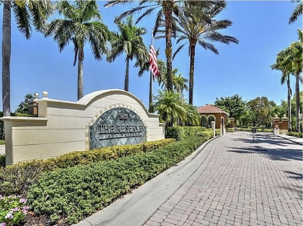 Apartment, 3 Bedrooms | Property grounds