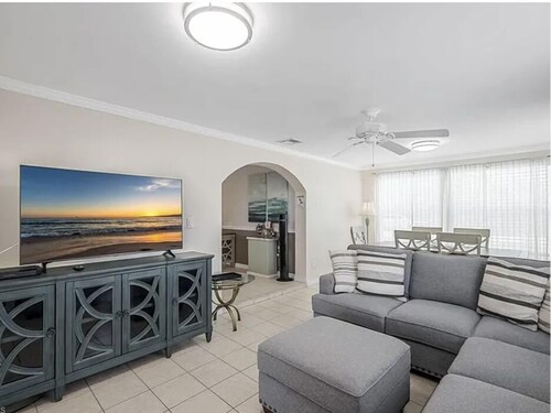 Fall In Naples Hot Tub On 107th 3 Bedroom Home