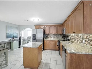 House, 3 Bedrooms | Private kitchen | Fridge, oven, coffee/tea maker, toaster