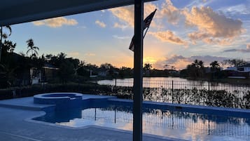 Rumah, 3 kamar tidur | Kolam renang | Sebuah kolam renang air hangat