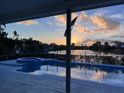 Fall In Naples - Game Room Pvt Pool Hot Tub Impeccable Decor 3 Bedroom Home