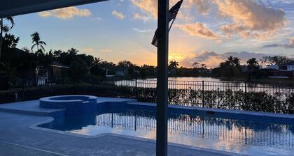 Fall In Naples - Game Room Pvt Pool Hot Tub Impeccable Decor 3 Bedroom Home