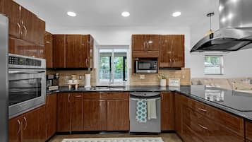 Rumah, 3 kamar tidur | Dapur pribadi | Lemari es, oven, mesin pembuat kopi/teh, dan pemanggang roti