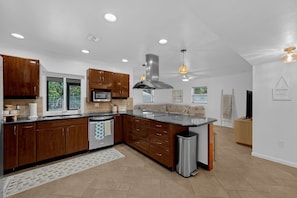 Rumah, 3 kamar tidur | Dapur pribadi | Lemari es, oven, mesin pembuat kopi/teh, dan pemanggang roti