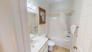 Condo, 2 quartos | Banheiro | Toalhas de banho