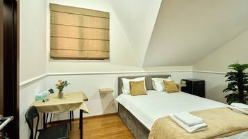 Deluxe Double Room | Iron/ironing board, free WiFi