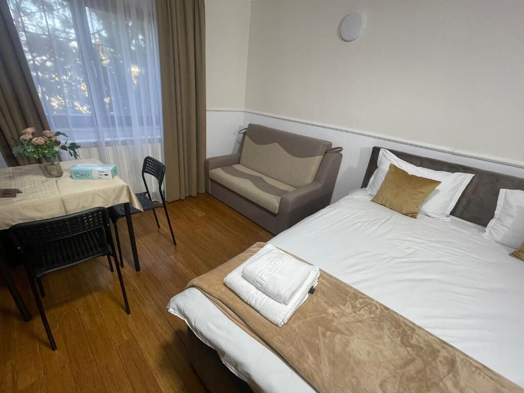 Iron/ironing board, free WiFi