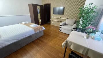 Iron/ironing board, free WiFi