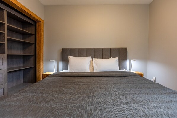 1 bedroom, travel cot, free WiFi, bed sheets