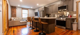 1 Bedroom l Sleeps 2 Adults l A/C l Dog Friendly