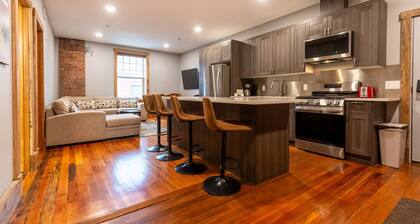 1 Bedroom l Sleeps 2 Adults l A/C l Dog Friendly