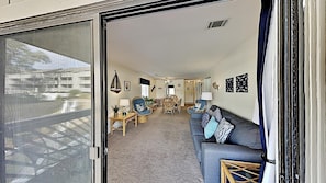 Condo, 2 Bedrooms | Living area