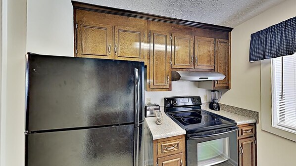 Condo, 2 Bedrooms | Private kitchen | Fridge, oven, coffee/tea maker, toaster