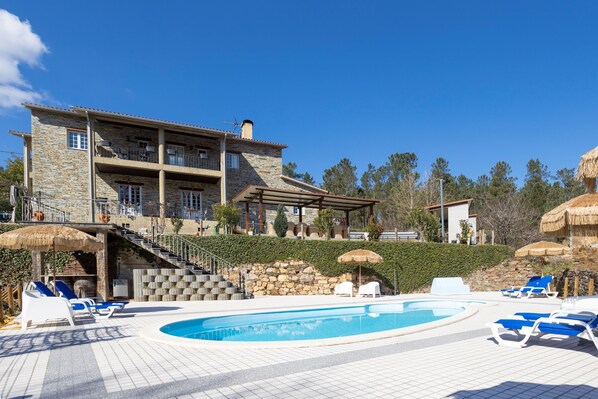 Villa traditionnelle, 5 chambres, cuisine, vue sur le fleuve | Terrasse/patio