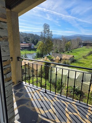 Traditional Villa, 5 Bedrooms, Kitchen, River View