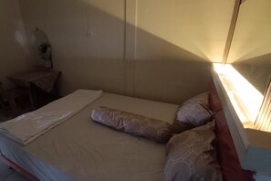 Deluxe Double Room | Desk, free WiFi, bed sheets