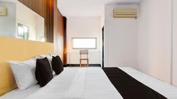 Quarto casal luxo | Escrivaninha, Wi-Fi de cortesia, roupa de cama