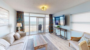 Condo, 2 Bedrooms | Living area
