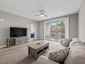 Condo, 2 Bedrooms | Living area