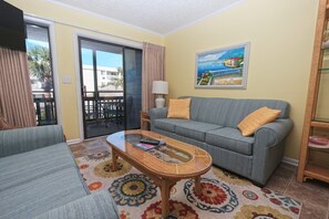 Condo, 3 Bedrooms | Living area