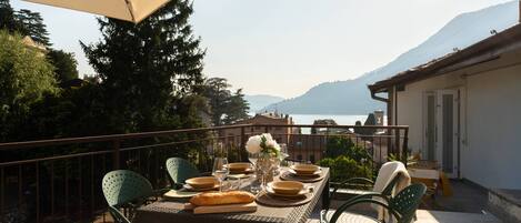 Apartamento, vistas al lago | Ropa de cama de alta calidad y edredones de plumas