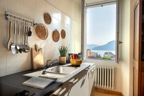 公寓, 湖景 | 私人廚房 | 大型冰箱、烤箱、爐台、洗碗機