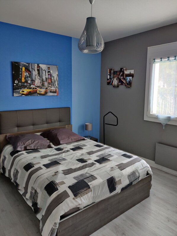 2 bedrooms, iron/ironing board, travel cot, free WiFi