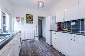 Apartment | Private kitchen - 82 Richmond Road (Crewe)