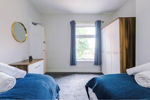Apartment | Iron/ironing board, free WiFi - 82 Richmond Road (Crewe)