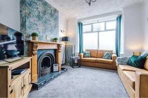 Apartment | Living area - 82 Richmond Road (Crewe)