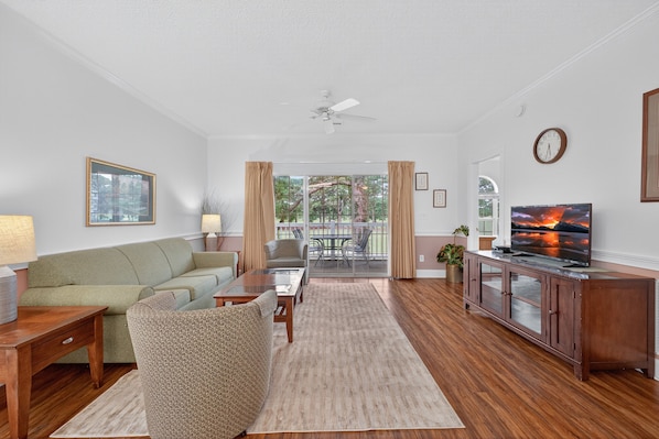 Condo, 2 Bedrooms | Living area