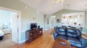 Condo, 2 Bedrooms | Living area