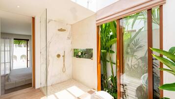 1 soverom, strykejern/-brett, internettilgang og sengetøy