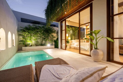 Luxury Tropical Private Villa (Canggu)